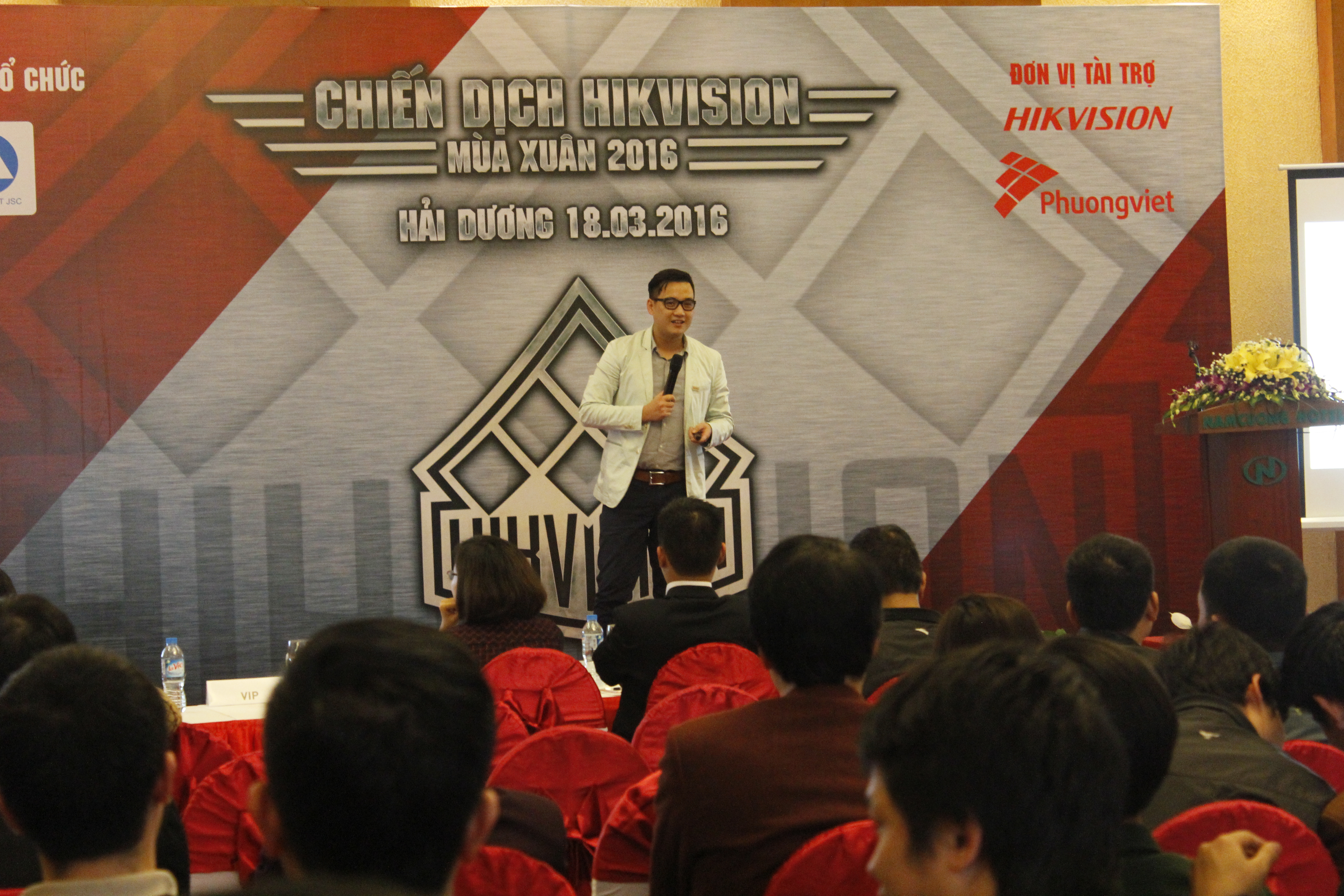 Đại diện Camera Phương Việt Group phát biểu trong buổi workshop