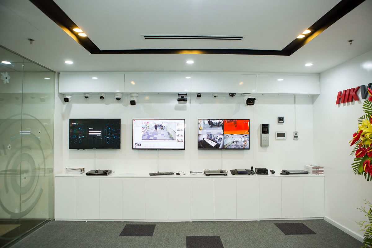 Khu vực trưng bày sản phẩm HIKVISION tại văn phòng đại diện Hồ Chí Minh